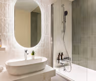 1-Bedroom Apartment Deluxe bathroom