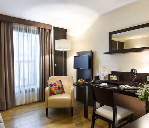 1 bedroom apartment at 75 avenue Parmentier