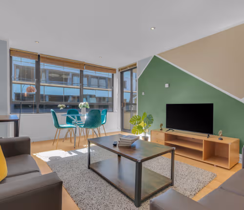 Living area at Farringdon Residences by MySquare