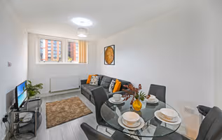 CMK Towergate 2 bd Eligant Flat 10min  walk from station