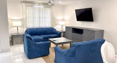 Elegant & Spacious Townhouse in Nassau