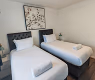 Garland 2 Bedroom Apartment With Private Entrance, Garden And Parking