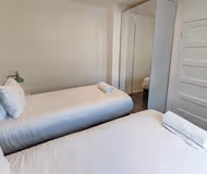 Garland 2 Bedroom Apartment With Private Entrance, Garden And Parking