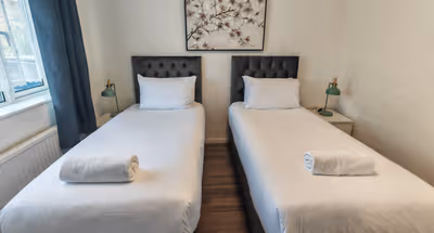 Garland 2 Bedroom Apartment With Private Entrance, Garden And Parking