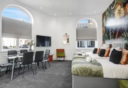 77 Craddock Apartment