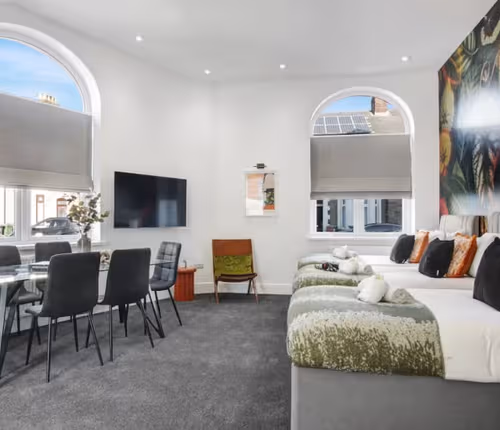 77 Craddock Apartment