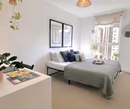 2-Bed Sanctuary with Free Parking & Balcony