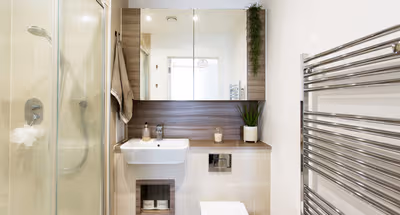 2-Bed Sanctuary with Free Parking & Balcony