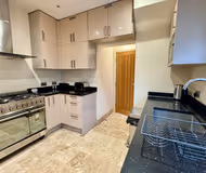 Luxury 8 Bed Home Near Luton Airport