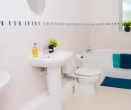 4 Double Bedrooms with Secure Parking & Wifi