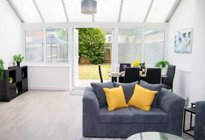 4 Double Bedrooms with Secure Parking & Wifi