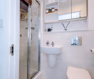 Luxury Getaway In MCR w/PS5, WiFi & Free Parking