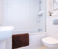 Luxury Getaway In MCR w/PS5, WiFi & Free Parking