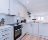 Luxury Getaway In MCR w/PS5, WiFi & Free Parking