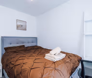 Luxury Getaway In MCR w/PS5, WiFi & Free Parking