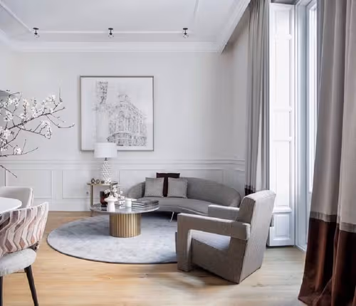 Bloom with a Signature Luxury on Pl. de Tirso de Molina