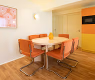 Elegant Retro Vibe Rue de Ponthieu