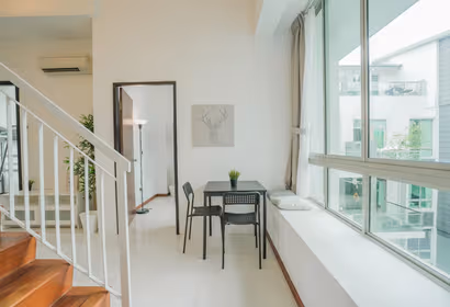 Three bedrooms Apartment at Tyrwhitt Road