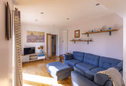 Beautiful & Warm Home | Free Parking | Close to A1