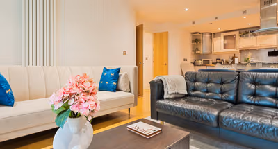 Millharbour Canary Wharf Reseidence with Balcony & River View