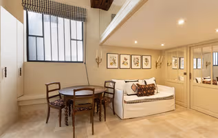 Quiet and Central Home on Impasse Paul-Louis Courier