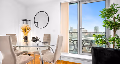 Stylish Apartment - City Centre - Parking - Balcony