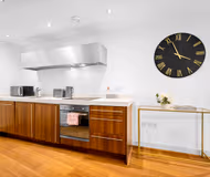 Stylish Apartment - City Centre - Parking - Balcony