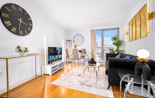 Stylish Apartment - City Centre - Parking - Balcony