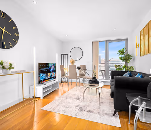 Stylish Apartment - City Centre - Parking - Balcony