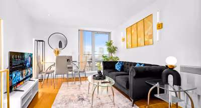 Stylish Apartment - City Centre - Parking - Balcony