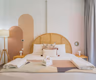 Charming Tropical Apartment Minutes To Dubai Mall