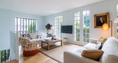 Stone's throw from the Eiffel Tower, the Seine, Pont de l 'Alma with Rooftop hot tub & Private Movie Theatre