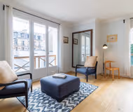 Stone's throw from the Eiffel Tower, the Seine, Pont de l 'Alma with Rooftop hot tub & Private Movie Theatre