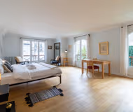 Stone's throw from the Eiffel Tower, the Seine, Pont de l 'Alma with Rooftop hot tub & Private Movie Theatre