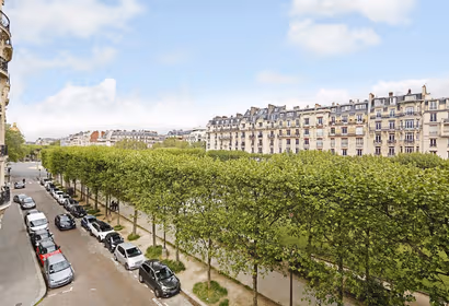 At The Junction of The Hôtel des Invalides & The Eiffel Tower