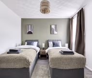 Spacious 4BR House | Free Parking | Sleeps 8