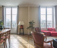110m2 a classic luxury home with memorable views of the seine on Quai de Béthune