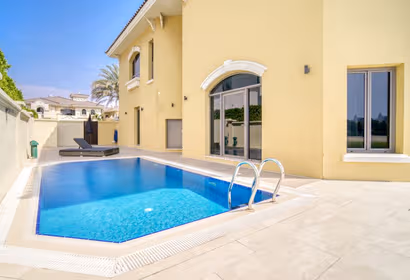 Beachfront Frond E 5BR Villa