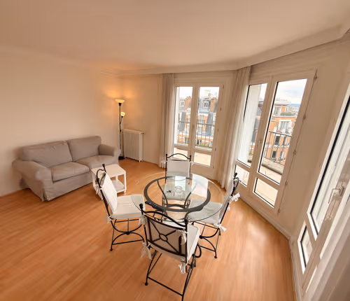 Rue de l'Amiral Cloué Serviced Apartment