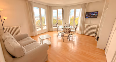 Rue de l'Amiral Cloué Serviced Apartment