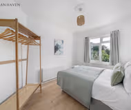 Spacious 4BR House | Parking | Garden | 500Mb WiFi