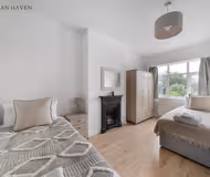 Spacious 4BR House | Parking | Garden | 500Mb WiFi