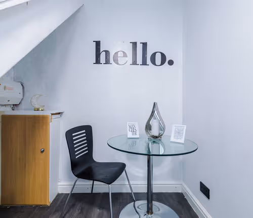 3BR Salford Home | Sleeps 7 | Driveway | Workspace