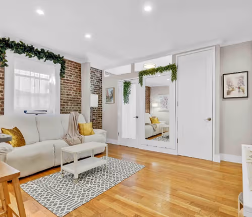 Astoria 35th Street Astoria Serviced Home