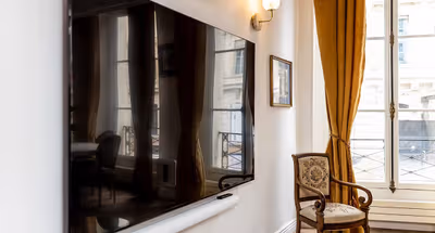 OLD FRENCH LIVING IN LOUVRE- PALAIS ROYAL