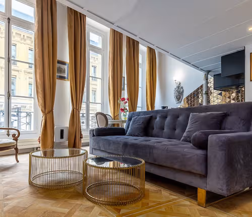 OLD FRENCH LIVING IN LOUVRE- PALAIS ROYAL