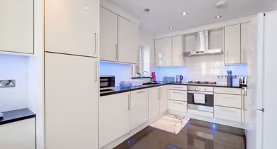Isher 3 Bedroom, 2-Bathroom House with Parking