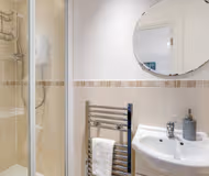 Isher 3 Bedroom, 2-Bathroom House with Parking