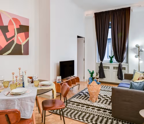 Stylish 3-Bedroom Apartment on Via Cerva Near the Duomo, Milan’s Fashion District