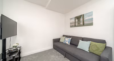Excellent 2 Bed Flat, Nr Tube Station, Wood Green, London